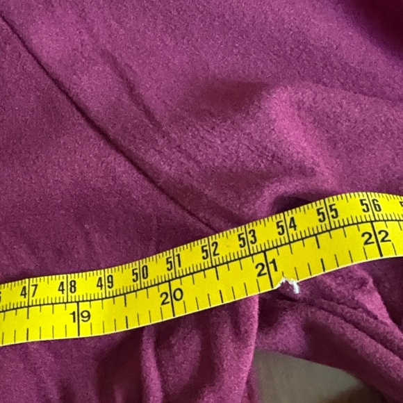 Burgundy Lounge Set with Button Detail.
Soft & cozy 
Perfect for travel - Picture 10 of 11